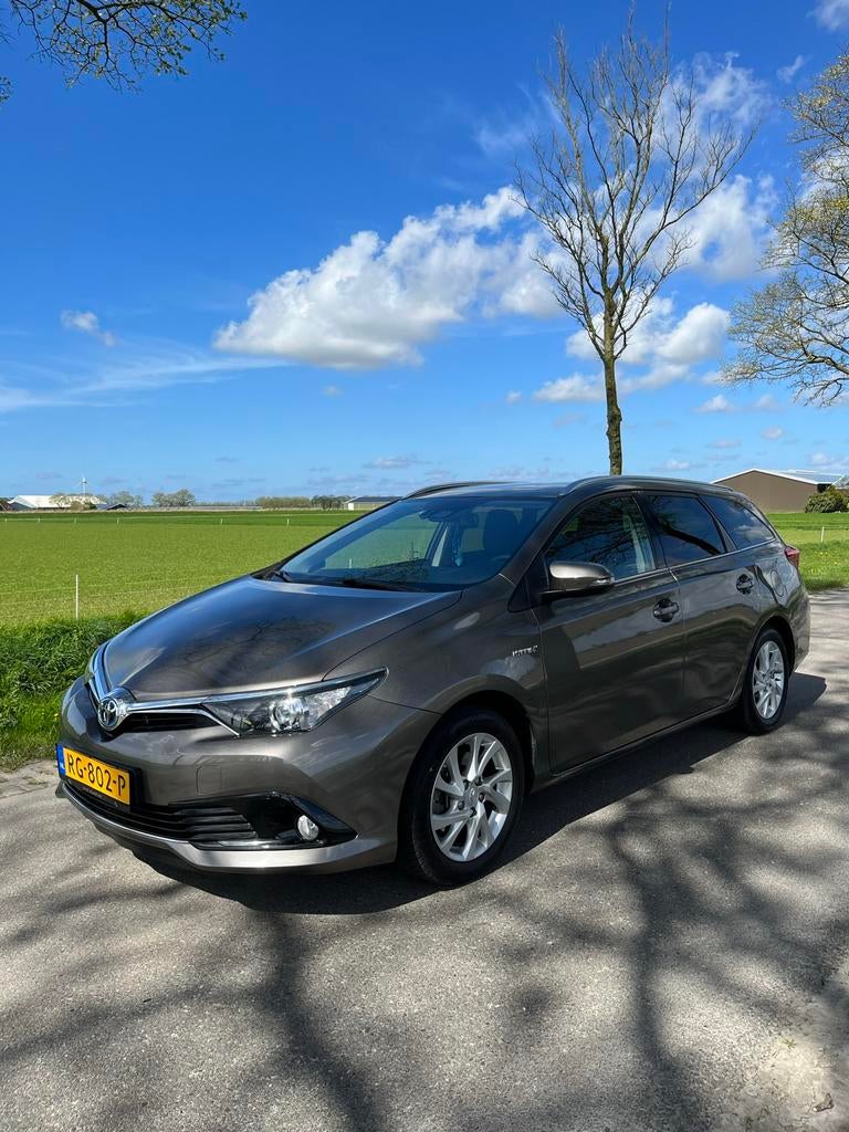 Toyota Auris 1.8 Hybrid 136pk CVT 2017 | 2 Eigenaar, Euro 6, Origineel Nederlands, Grijs, Te koop