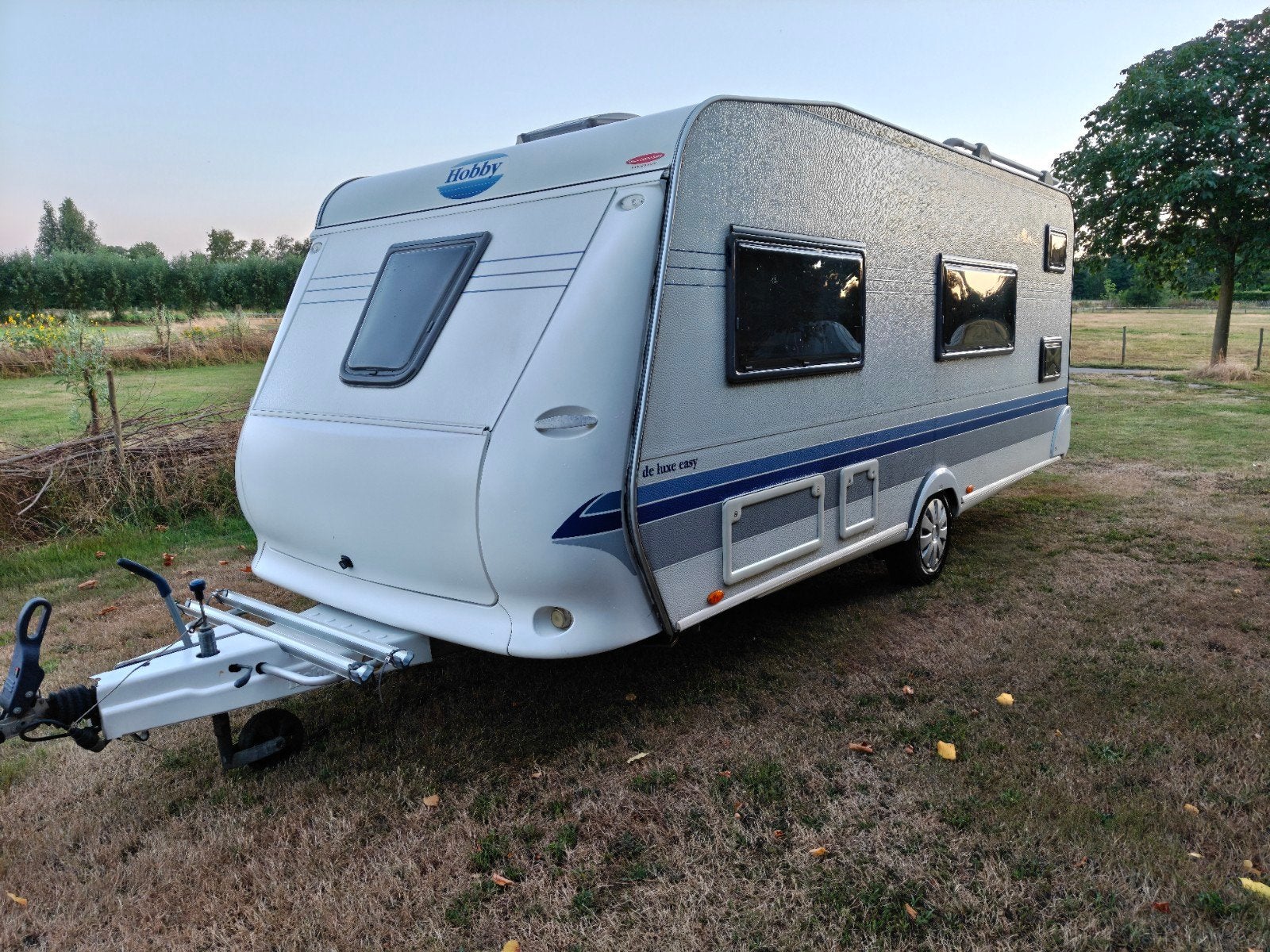 Hobby De Luxe Easy 560 KMFe 2003 | stapelbed gezinscaravan, Caravans en Kamperen, Caravans, Hobby, Treinzit, Particulier, Kachel