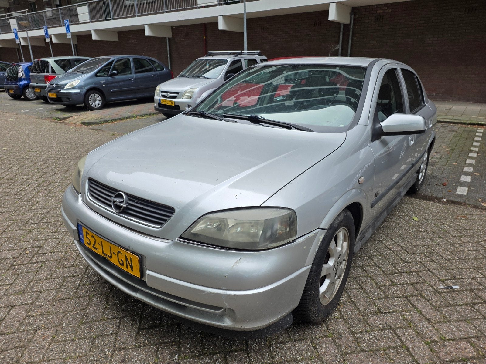 Opel Astra 1.6 8V 5D AUT 2003 Grijs, Auto's, 4 cilinders, 49 €/maand, Origineel Nederlands, 570 kg