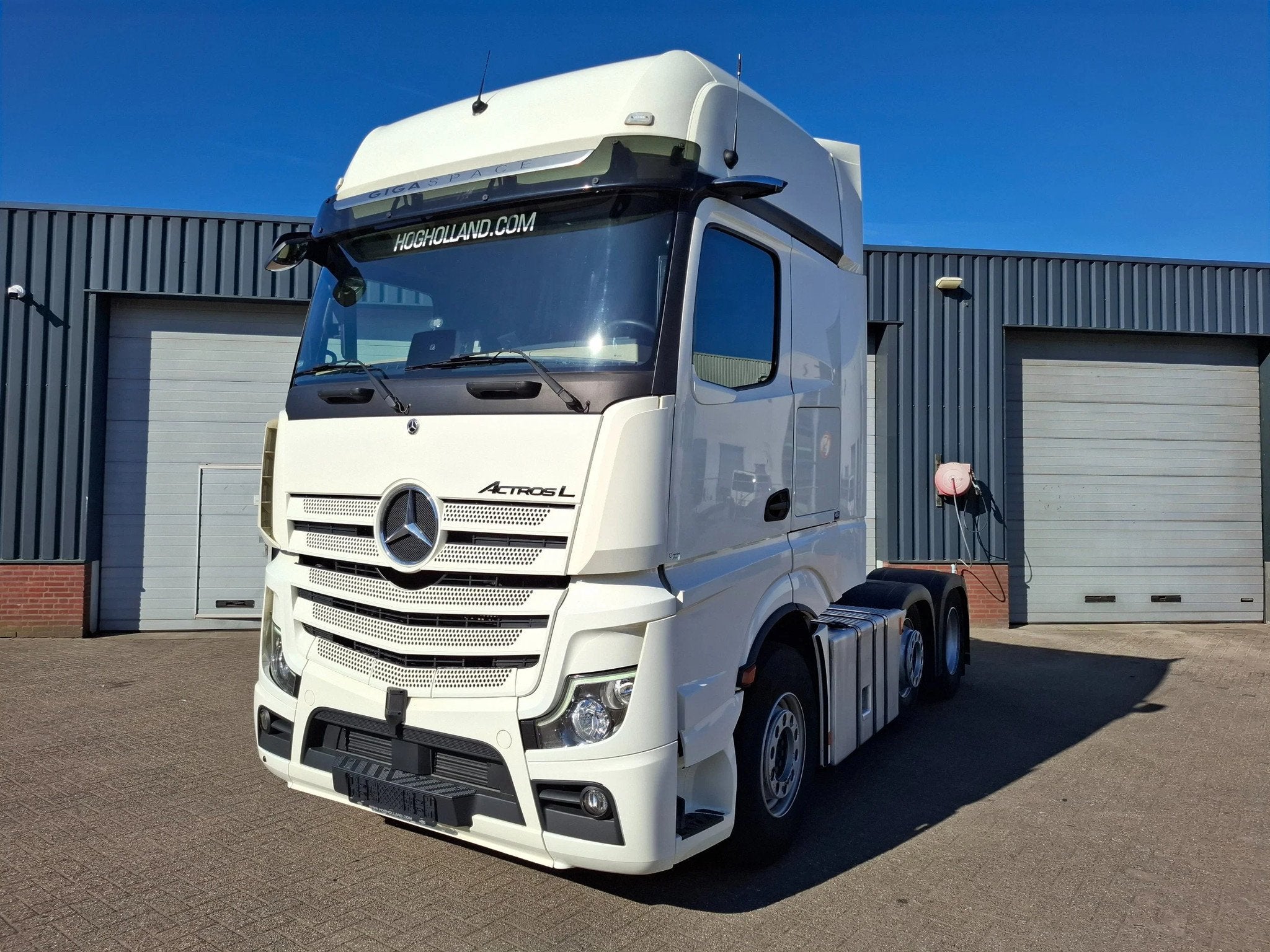 Mercedes-Benz Actros 2545 GIGASPACE 6X2 07067 (bj 2022), Auto's, Vrachtwagens, Automaat, Euro 6, Wit, Mercedes-Benz