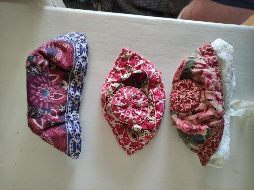 3 oude mutsjes klederdracht Marken, Antiek en Kunst, Antiek | Kleding en Accessoires, Ophalen of Verzenden