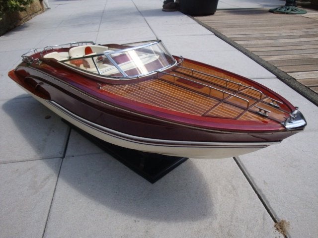 Riva Speedboot 90cm, Hobby en Vrije tijd, Ophalen of Verzenden, Zo goed als nieuw, Groter dan 1:32