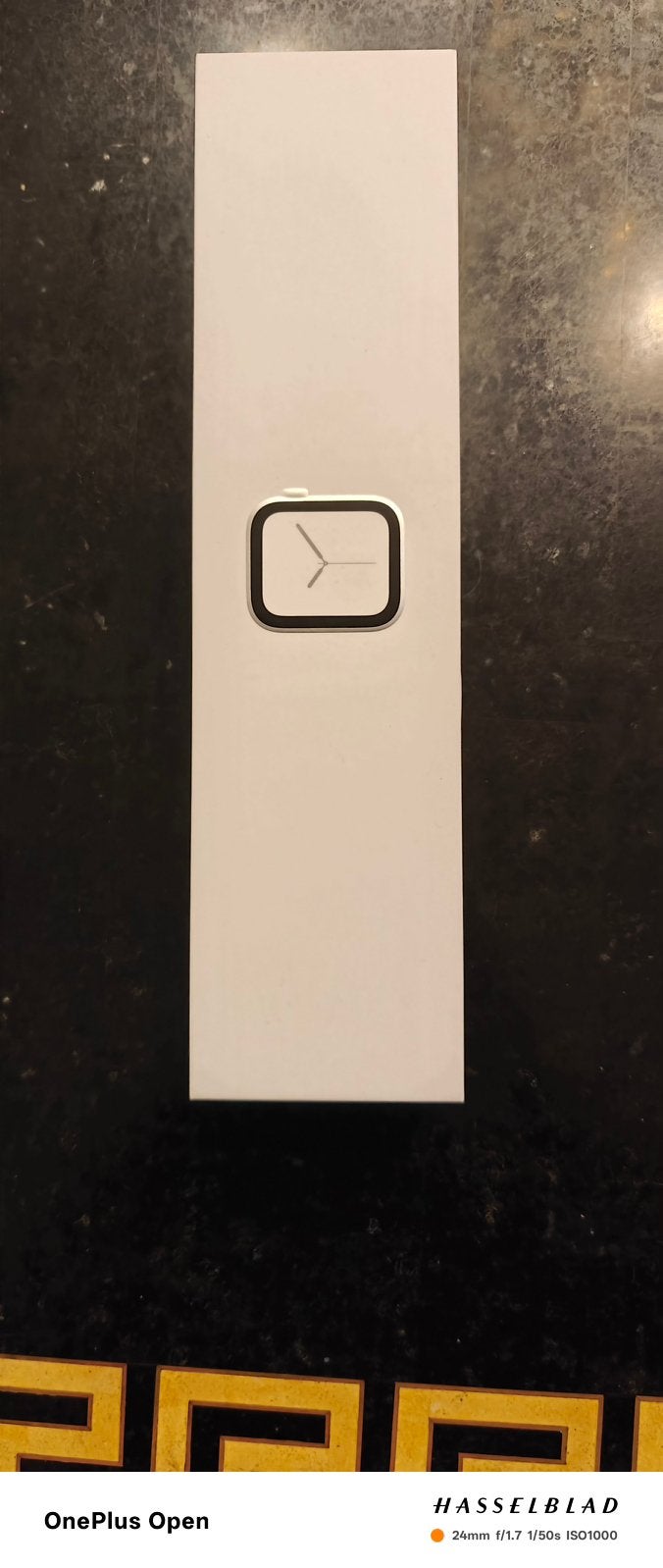 Foto 3 van iPad, Apple Watch en diverse armbanden