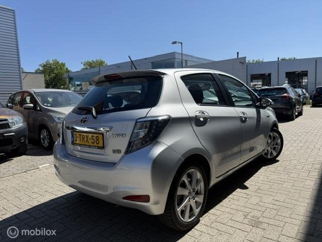 Toyota Yaris 1.5 Full Hybrid Dynamic pano keylesgo halfleer, Auto's, Euro 5, Gebruikt, 4 cilinders, 1070 kg