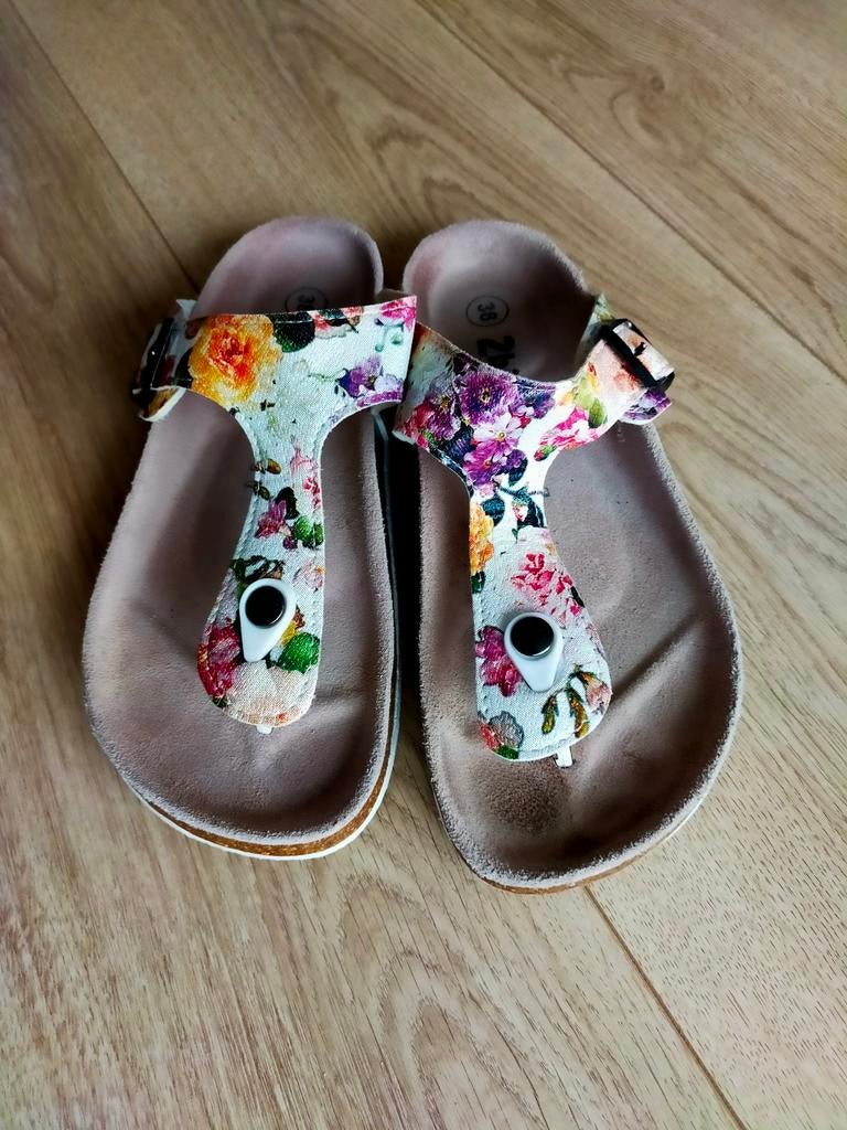 Zgan! Vrolijke gebloemde sandalen van Van Haren! Mt. 38, Wit, Zo goed als nieuw, Van haren, Sandalen of Muiltjes