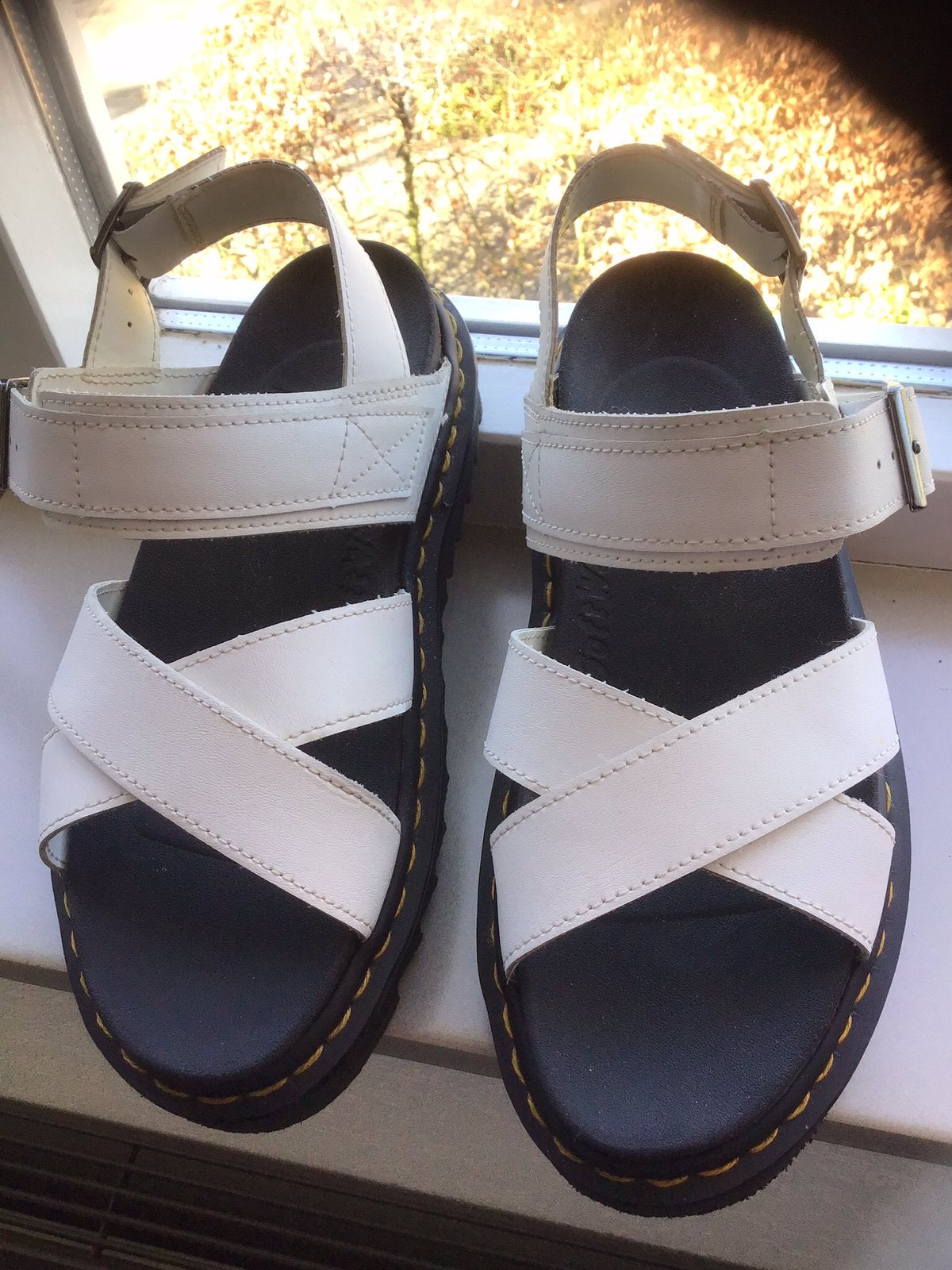 ORGINELE DR. MARTENS VOS ll SANDALEN MAAT 39, Wit, Zo goed als nieuw, Sandalen of Muiltjes, Ophalen of Verzenden