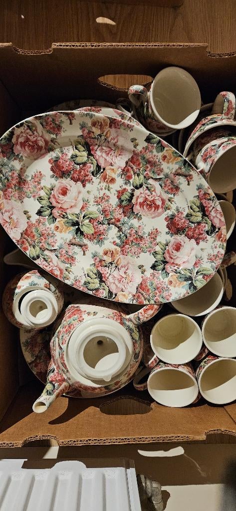 groot gebloemd servies in 1 koop voor maar € 150,00, Ophalen, Zo goed als nieuw, Aardewerk, Overige stijlen