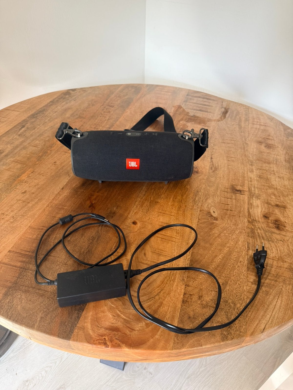 Nette JBL Xtreme inclusief lader en draagband, Ophalen, Zo goed als nieuw