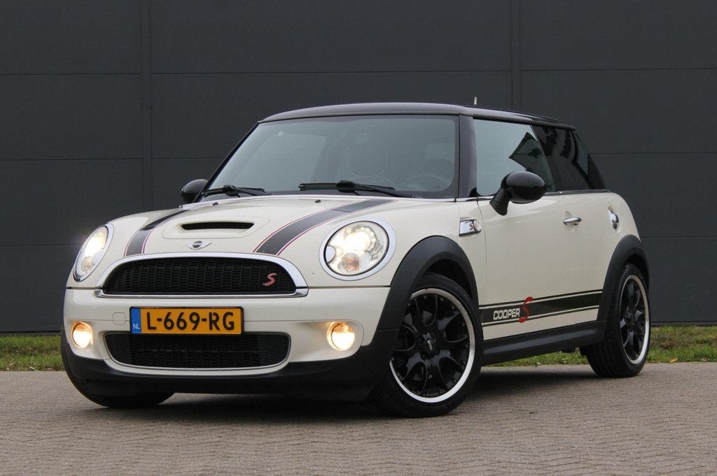 Mini Mini 1.6 Cooper S Xenon Leer Climate, Auto's, Mini, Voorwielaandrijving, Gebruikt, Zwart, 4 cilinders