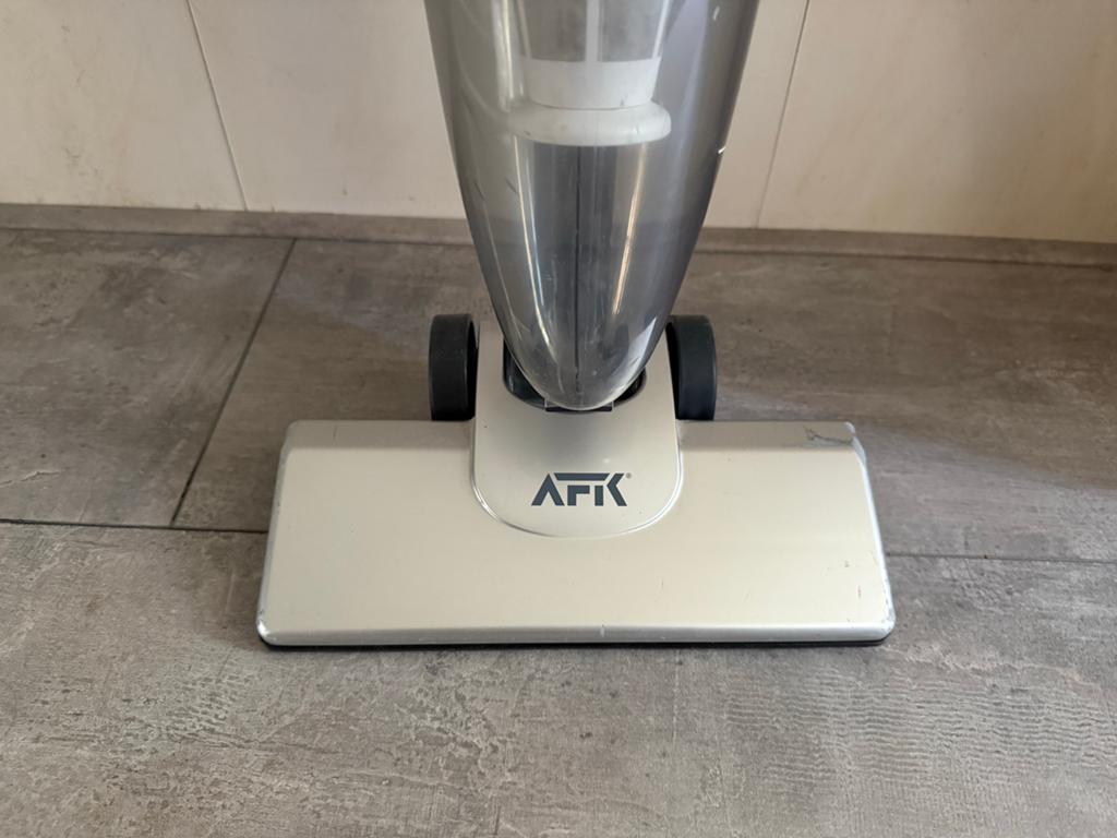 AFK Stofzuiger 700W, Ophalen, Overige merken, Zo goed als nieuw, Minder dan 1200 watt
