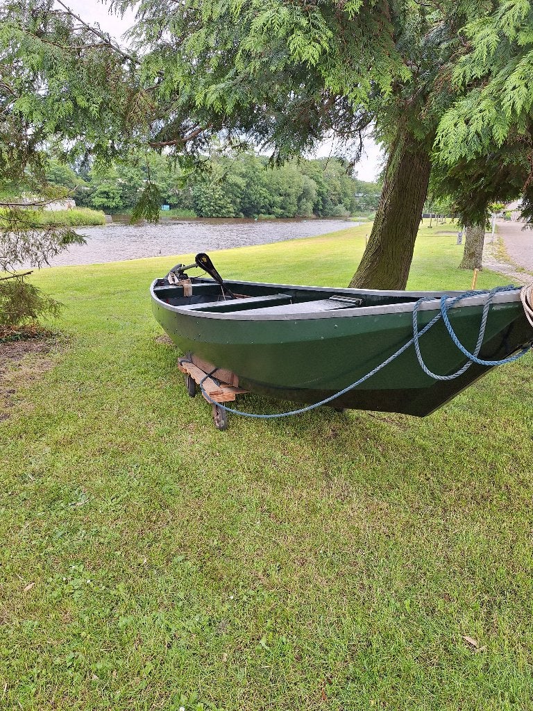 Volledig opgeknapte en versterkte roeiboot/visboot, Ophalen, Gebruikt, Motorboot of Zeilboot, Gebruiksvoorwerp
