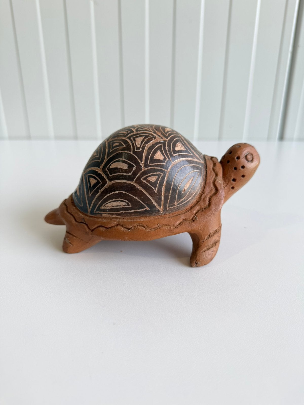 Handgemaakt Inheems schildpad aardewerk beeldje, Verzamelen, Beelden en Beeldjes, Ophalen of Verzenden, Zo goed als nieuw, Dier