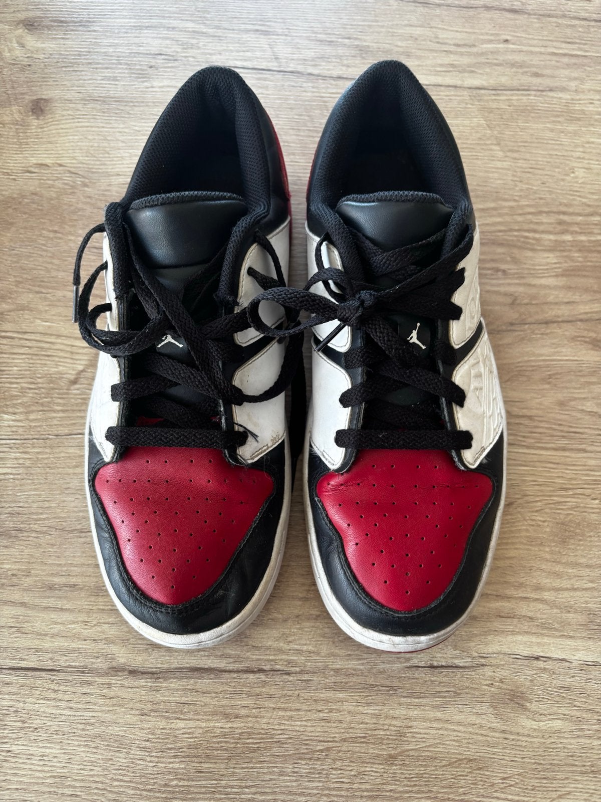 Nike Air Jordan 1 Low - Rood, Zwart, Wit, Ophalen of Verzenden, Gedragen, Overige kleuren, Sneakers of Gympen