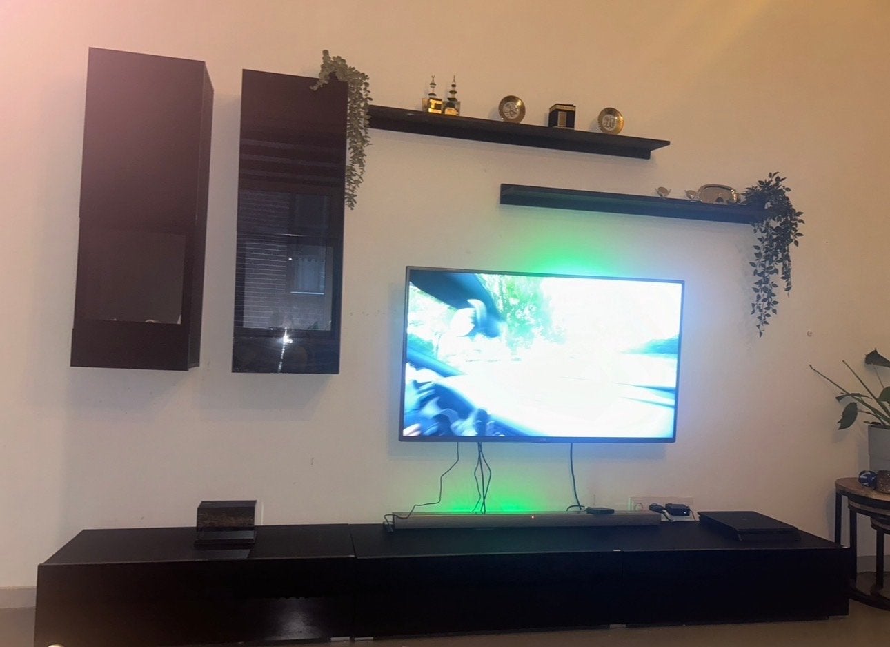 Modern zwart tv-meubel met opbergruimte, Huis en Inrichting, Kasten | Televisiemeubels, Ophalen, Overige materialen, Gebruikt