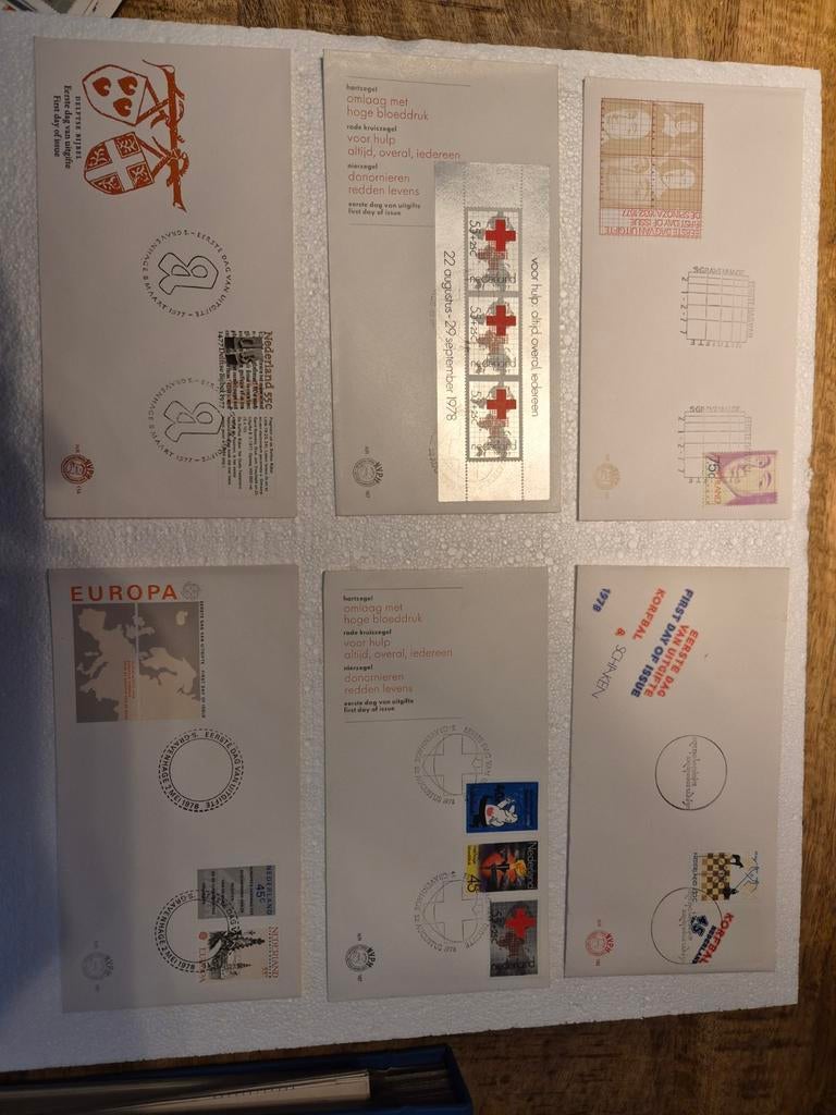 18 eerste dag envelope onbeschreven, Postzegels en Munten, Postzegels | Volle albums en Verzamelingen, Ophalen of Verzenden, Nederland