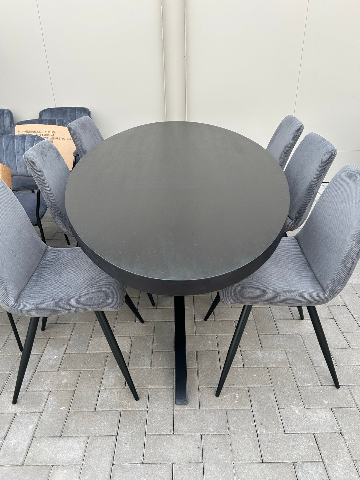 Kala Spider Ovaal Eettafel Zwart 210x100 cm, Bemmelseweg 106 H, 6662 PE Elst (Gelderland), Nederland, Luxe, Vijf personen of meer