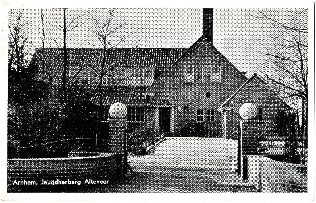 Arnhem (Gel), Jeugdherberg Alteveer, verstuurd 1954,, Verzamelen, Ansichtkaarten | Nederland, Verzenden, 1940 tot 1960, Gelopen