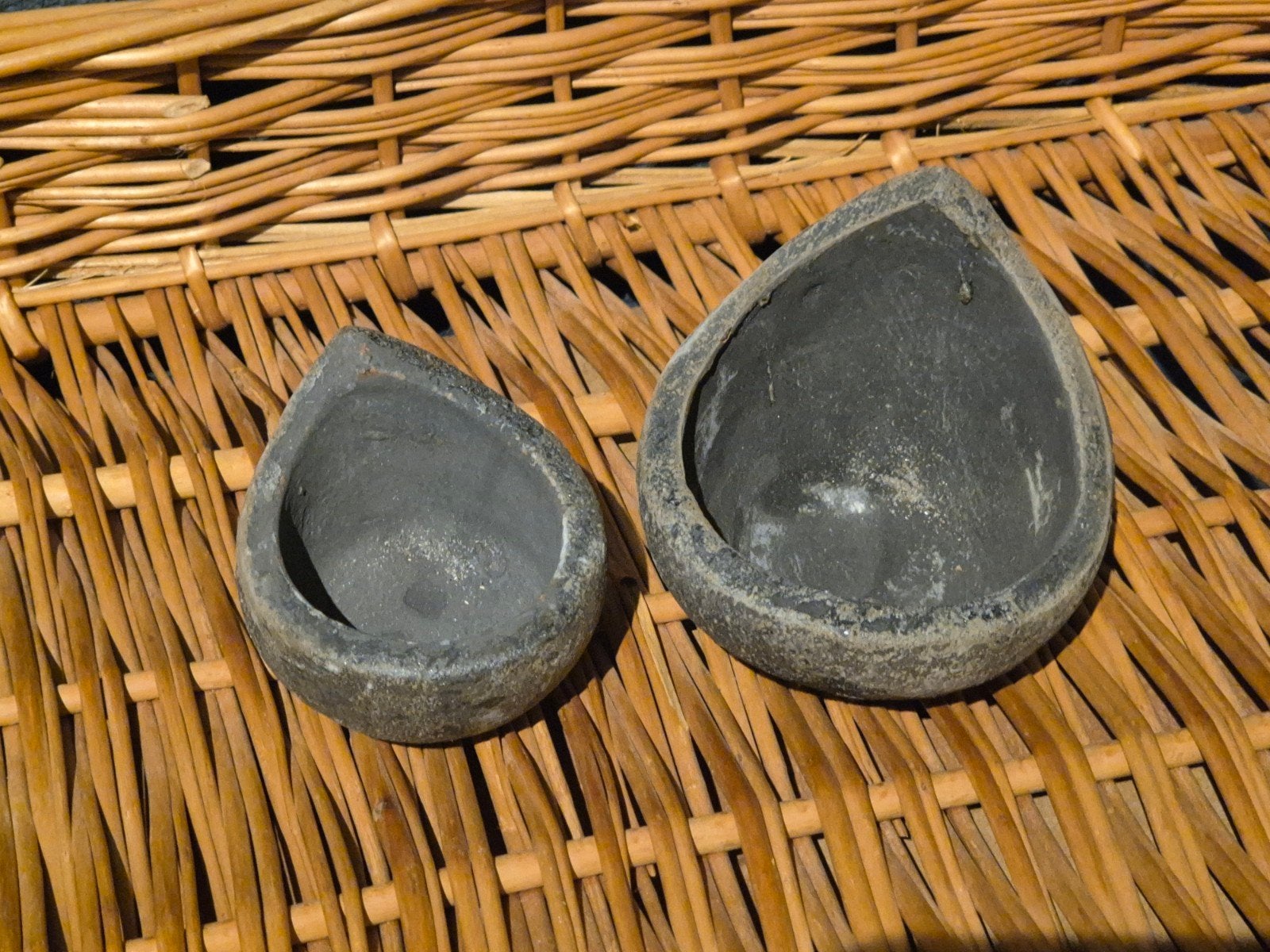 2 stenen bakjes, Ophalen, Rond, Steen of Aardewerk