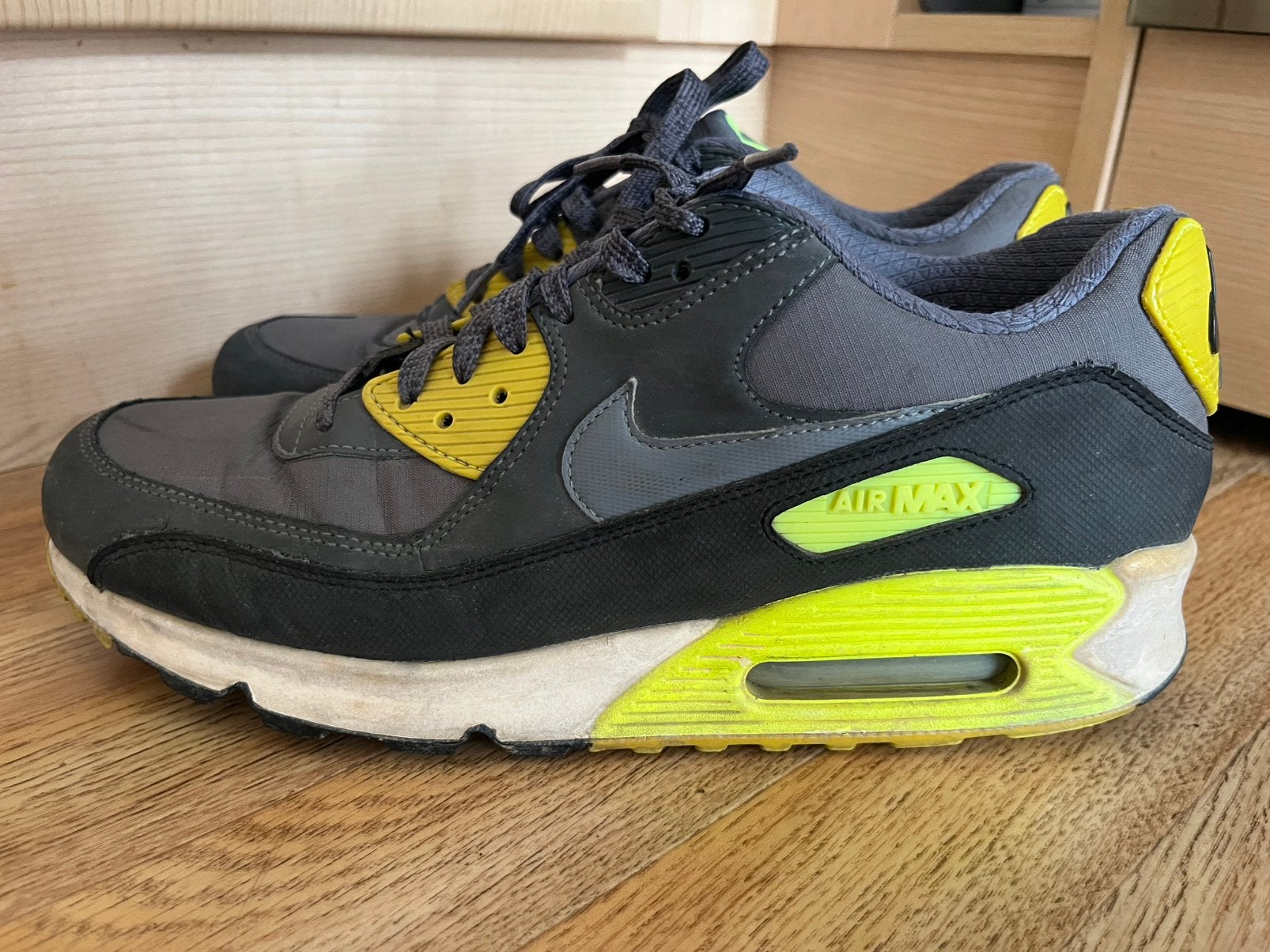 Nike Air Max 90 Essential Grey Volt maat 43, Kleding | Heren, Ophalen of Verzenden, Gedragen, Sneakers of Gympen