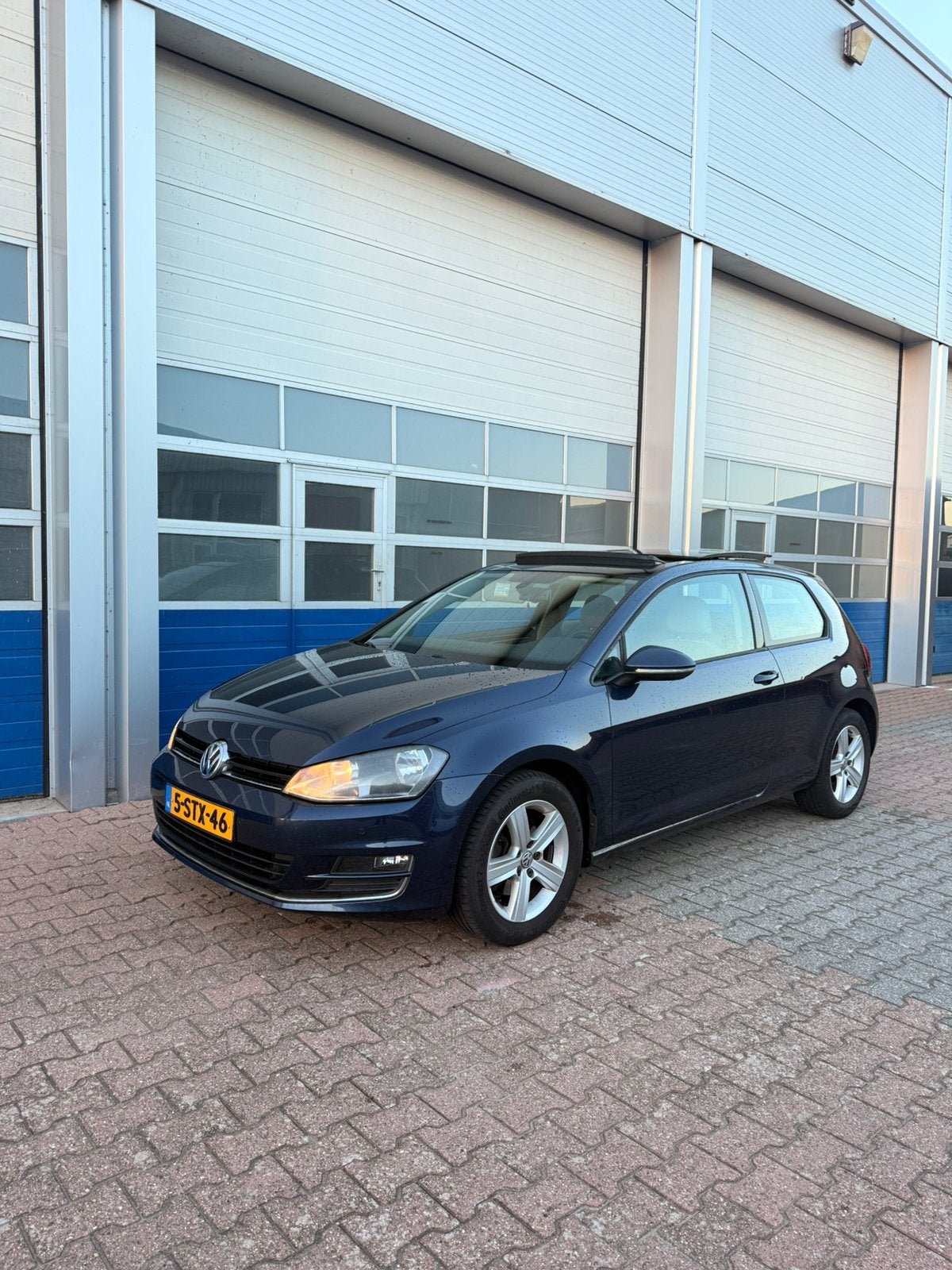 Volkswagen Golf 7 1.4 TSI automaat DEALER ONDERHOUDEN, Auto's, 4 cilinders, Blauw, 620 kg, Origineel Nederlands