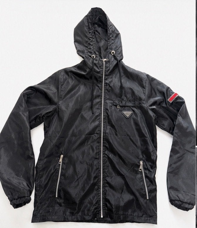 Prada Milano Zwarte Windjack met Capuchon, Kleding | Dames, Ophalen of Verzenden, Zo goed als nieuw, Maat 38/40 (M), Zwart
