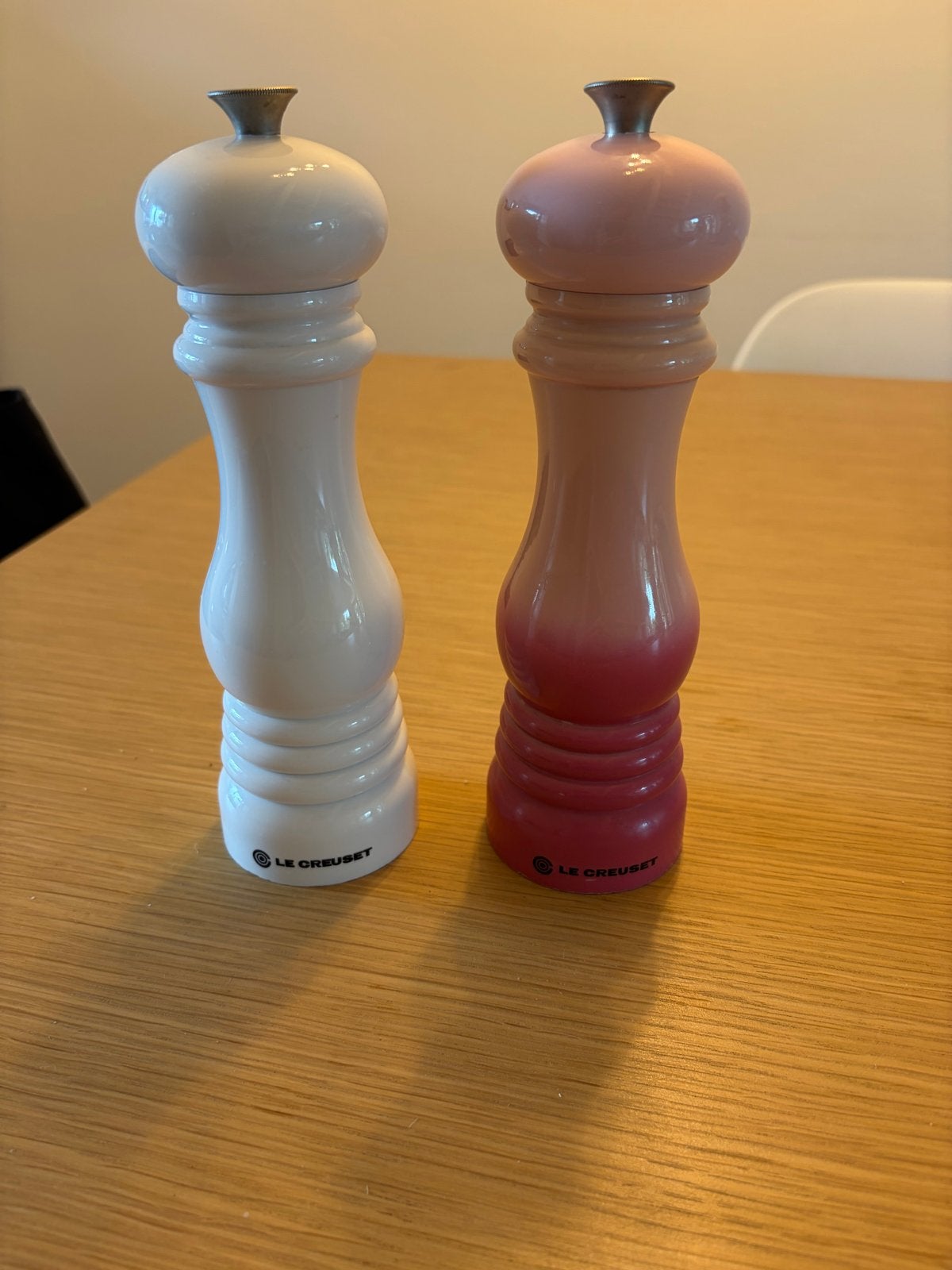 Le Creuset zout- en pepermolens (set van 2), Le Creuset, Ophalen of Verzenden, Meerkleurig, Overige materialen