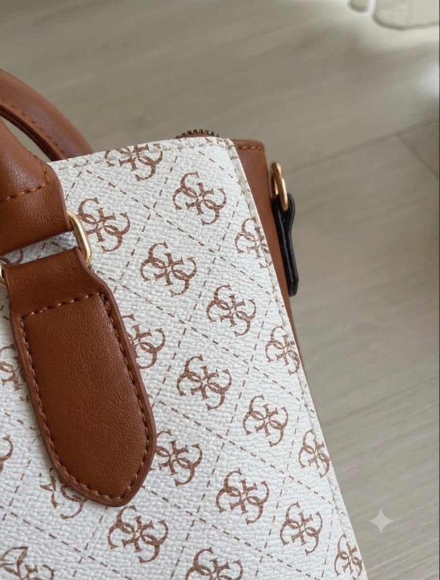 Guess sneakers en tas set - Zo goed als nieuw, Ophalen, Zo goed als nieuw, Wit, Sneakers of Gympen