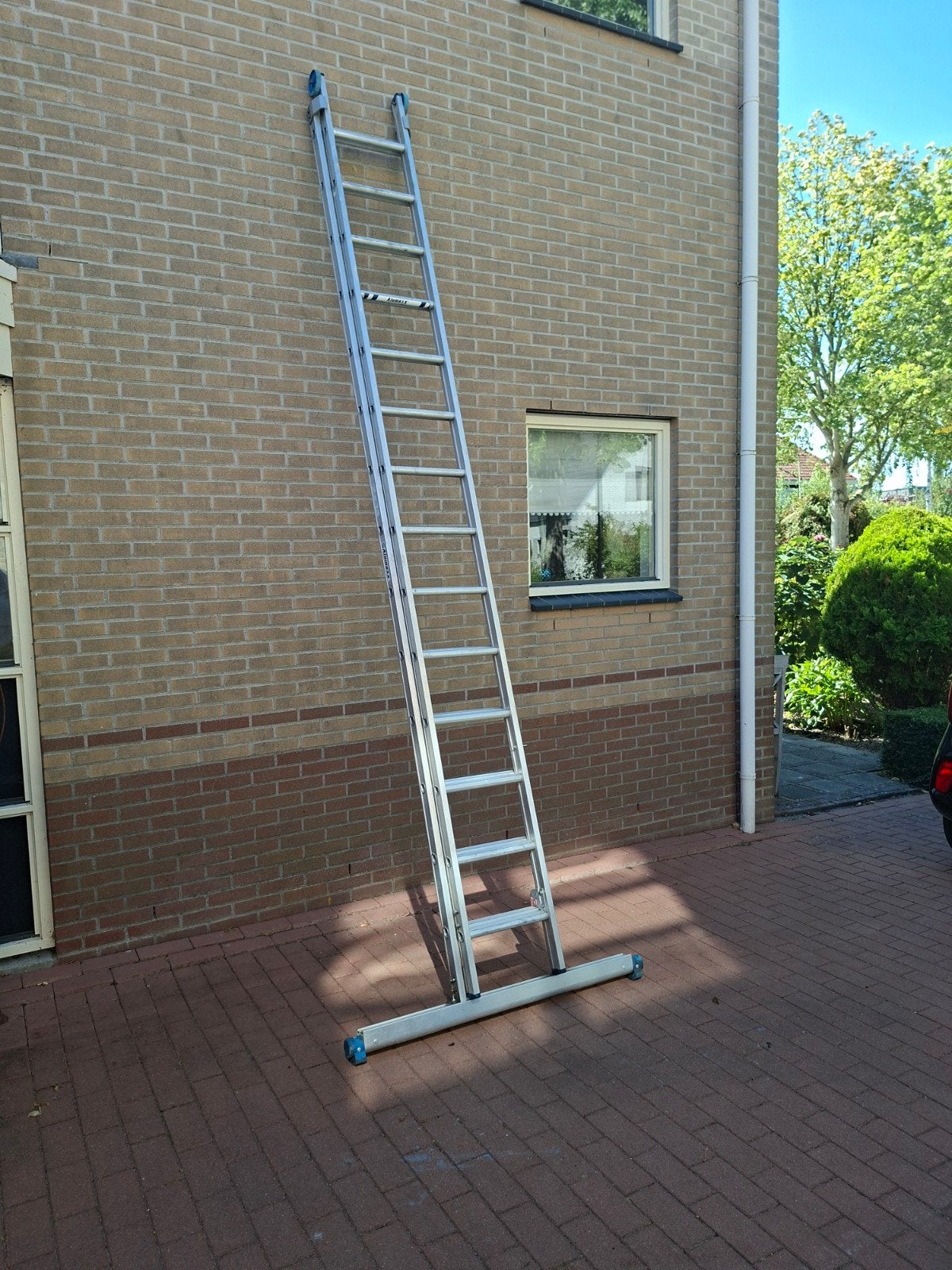 Alumexx opsteekladder 2x 14 sporten met stabilisatiebalk, Ophalen, Zo goed als nieuw, Ladder, Opvouwbaar of Inschuifbaar