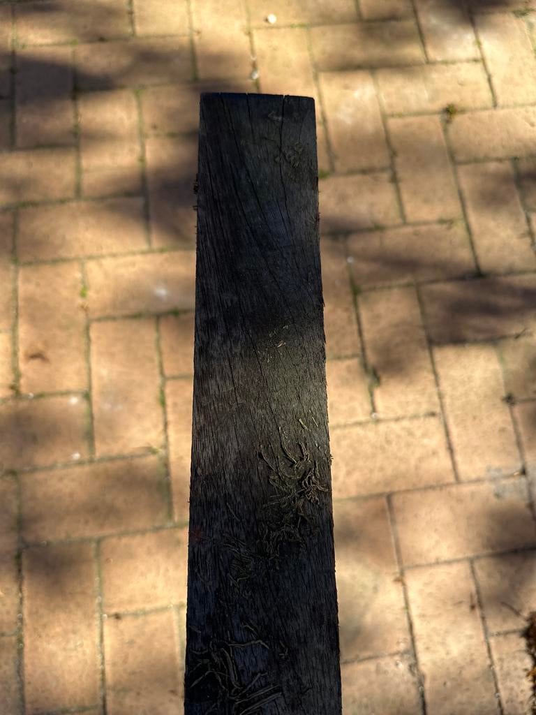 Gebruikte tuinpaal, hardhout - Robuust en veelzijdig 2.40 h, Doe-het-zelf en Verbouw, Hout en Planken, Gebruikt, 25 tot 50 mm