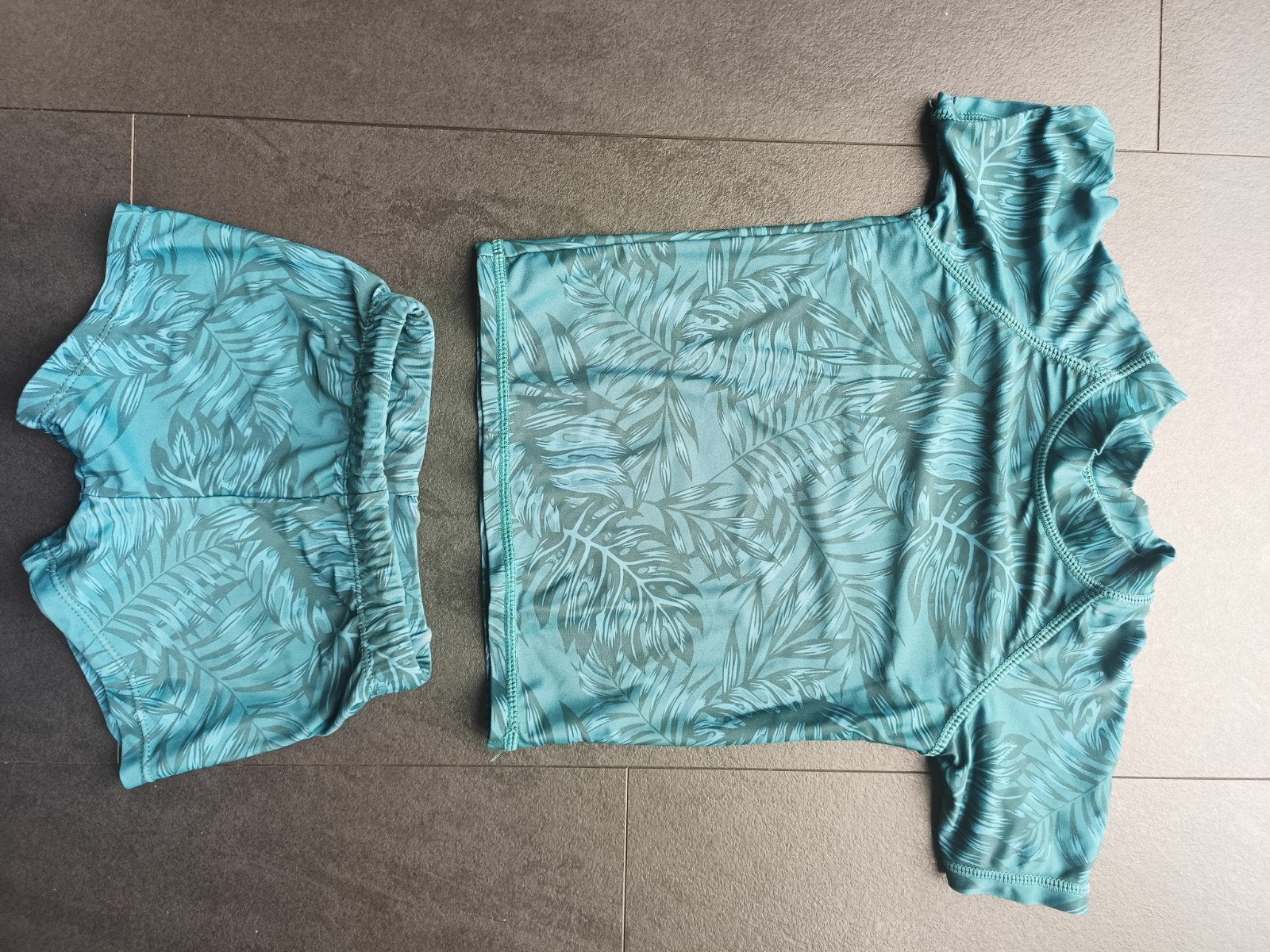 UV zwemkleding setje met bladprint maat 74, Kinderen en Baby's, Babykleding | Baby-zwemkleding, Gebruikt, UV-zwemkleding, Ophalen of Verzenden
