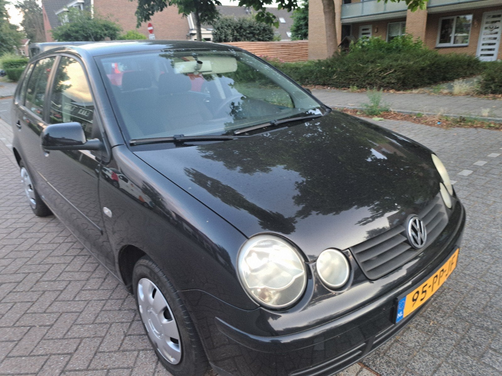 Volkswagen Polo 1.4 55KW 2004 Zwart, Auto's, Voorwielaandrijving, 4 cilinders, Zwart, Origineel Nederlands