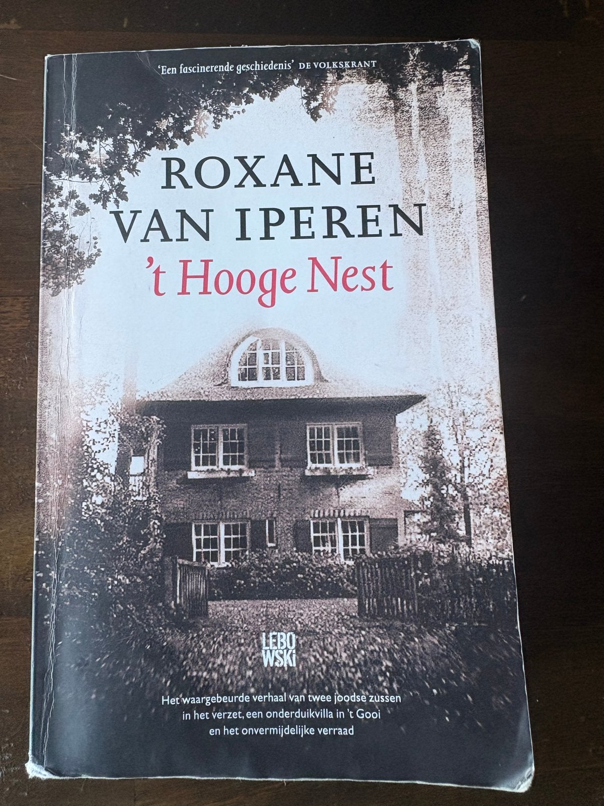 Roxane van Iperen - 't Hooge Nest (Paperback), Boeken, Ophalen of Verzenden, Gelezen, Nederland