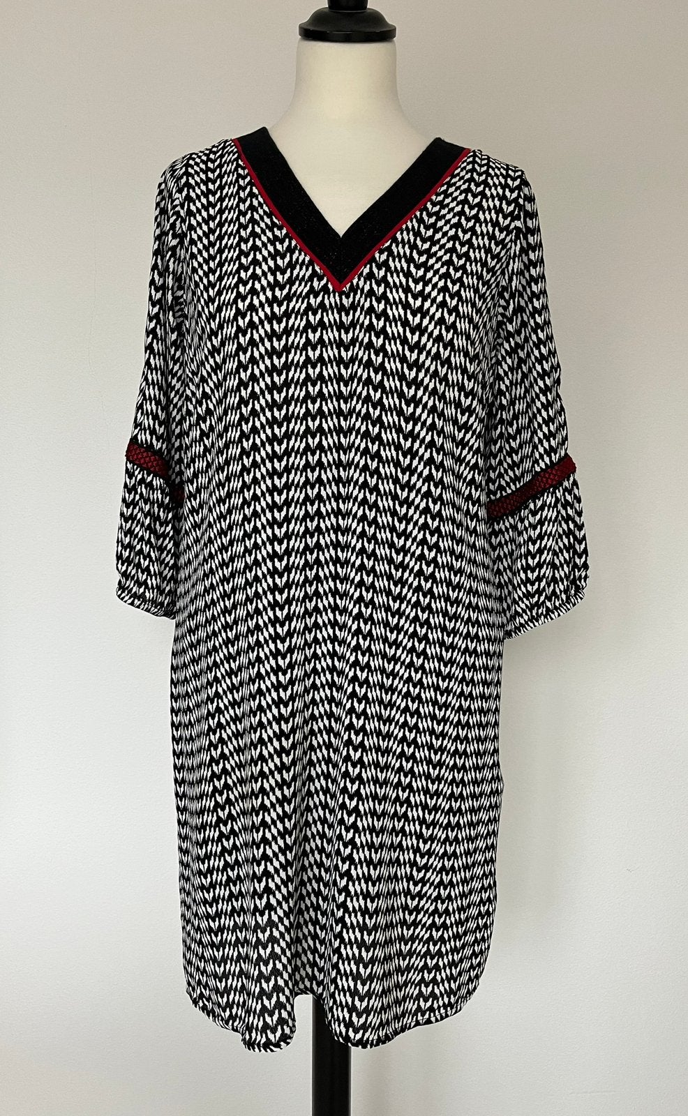Tramontana zwart/wit jurkje met V-hals maat M, Kleding | Dames, Jurken, Ophalen of Verzenden, Zo goed als nieuw
