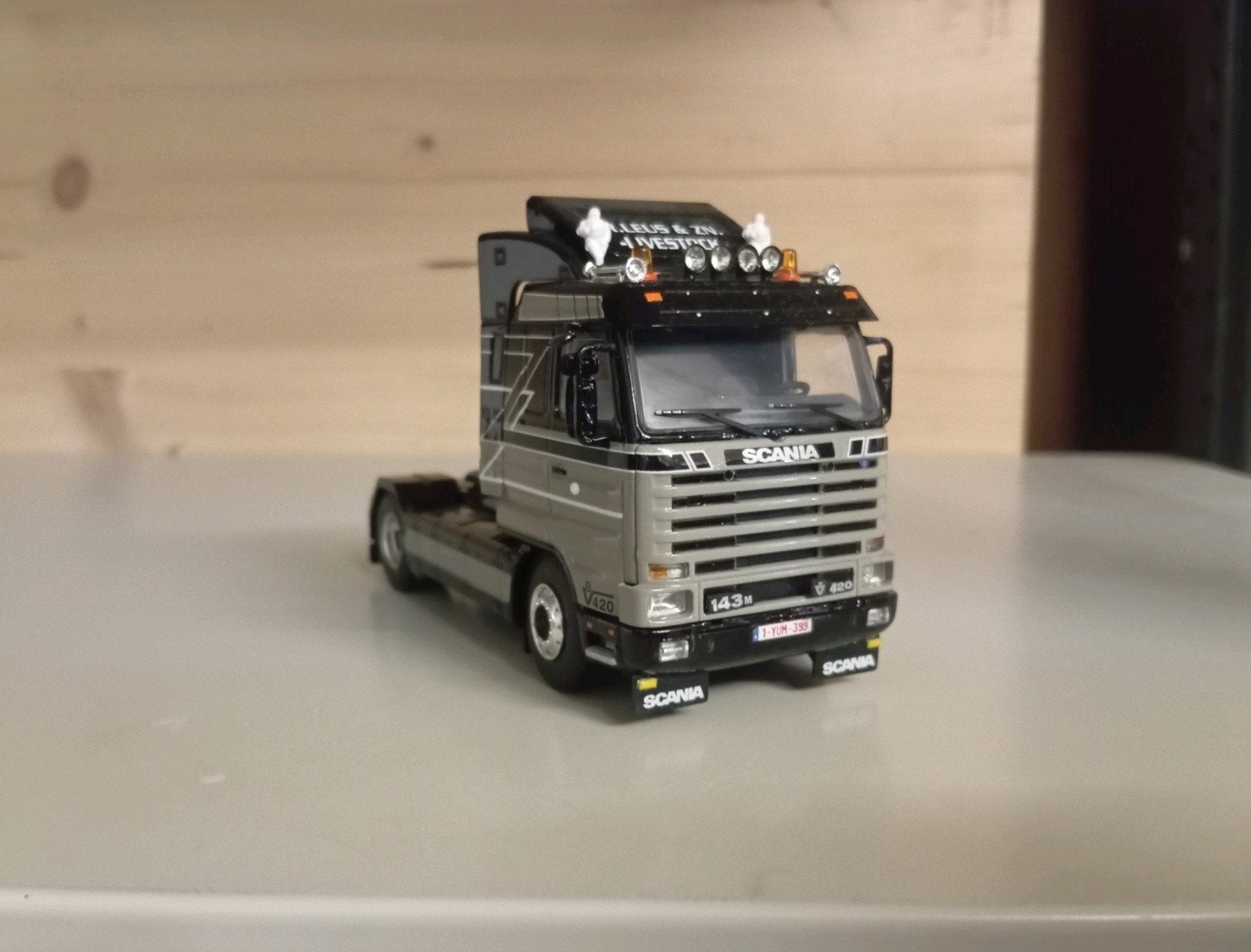 Scania 143 R. Leus WSI, Hobby en Vrije tijd, Modelauto's | 1:50, Ophalen of Verzenden, Nieuw, Bus of Vrachtwagen, Wsi