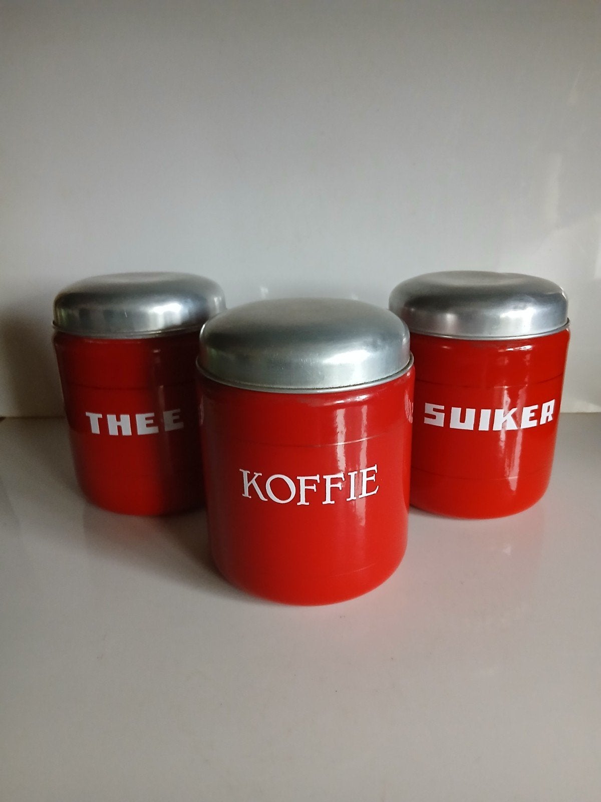 Antieke Emaille Voorraads Bussen Rood, Ophalen of Verzenden