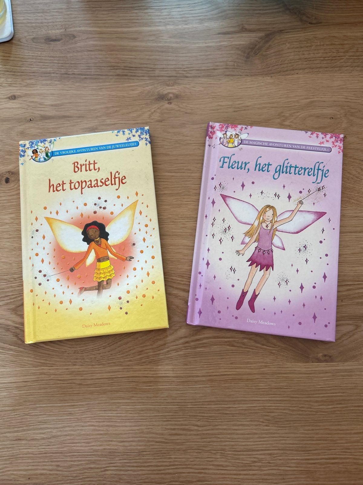 2x De Vrolijke Avonturen van de Juweel Elfjes - Daisy Meadow, Ophalen of Verzenden, Zo goed als nieuw, Sprookjes