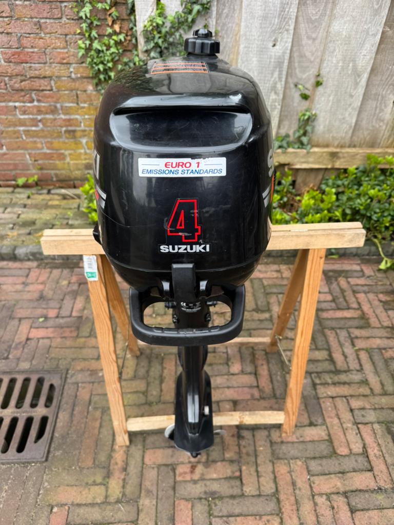 Suzuki 4 pk buitenboordmotor, Ophalen of Verzenden, Zo goed als nieuw, Benzine, Minder dan 5 pk