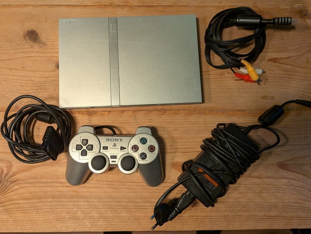 Play Station 2 Slim Silver & 11 Spellen, Gebruikt, Shooter, 1 speler, Eén computer