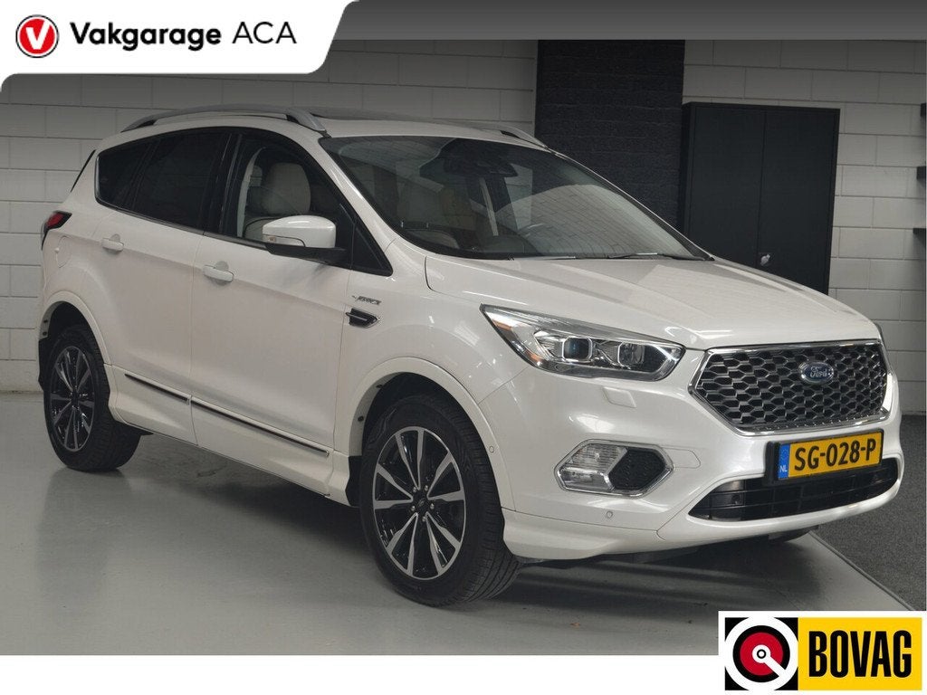 Ford Kuga 1.5 EcoBoost Vignale // PANO // CAMERA // TREKHAAK, Auto's, Ford, Automaat, Euro 6, 4 cilinders, 1850 kg
