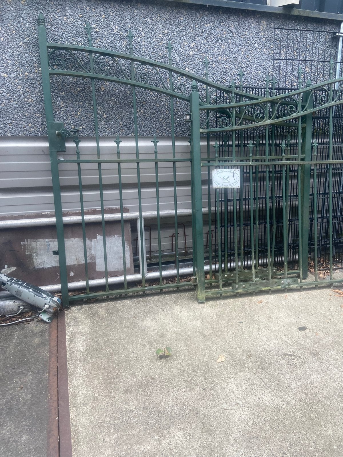 Groene poort met poeren en automatisering, Tuin en Terras, Ophalen, Zo goed als nieuw, IJzer, Tuinhek