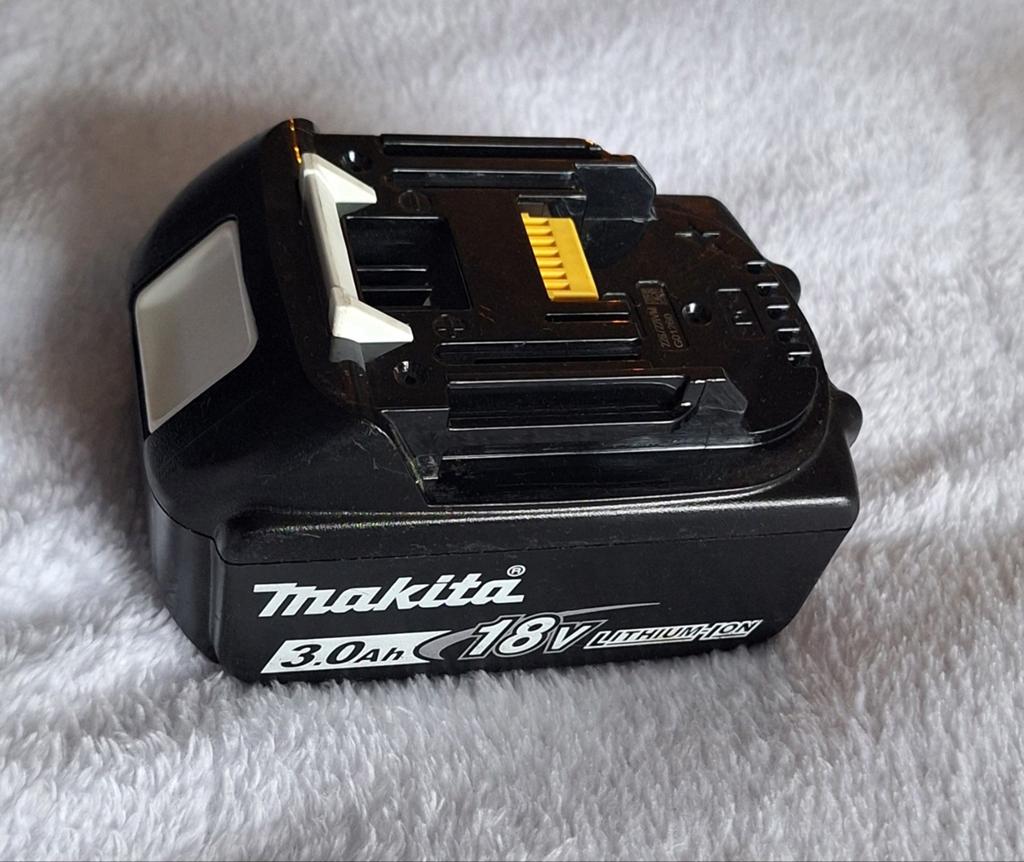 Een originele Makita 3.0Ah 18V z.g.a.n., Ophalen of Verzenden, Gebruikt