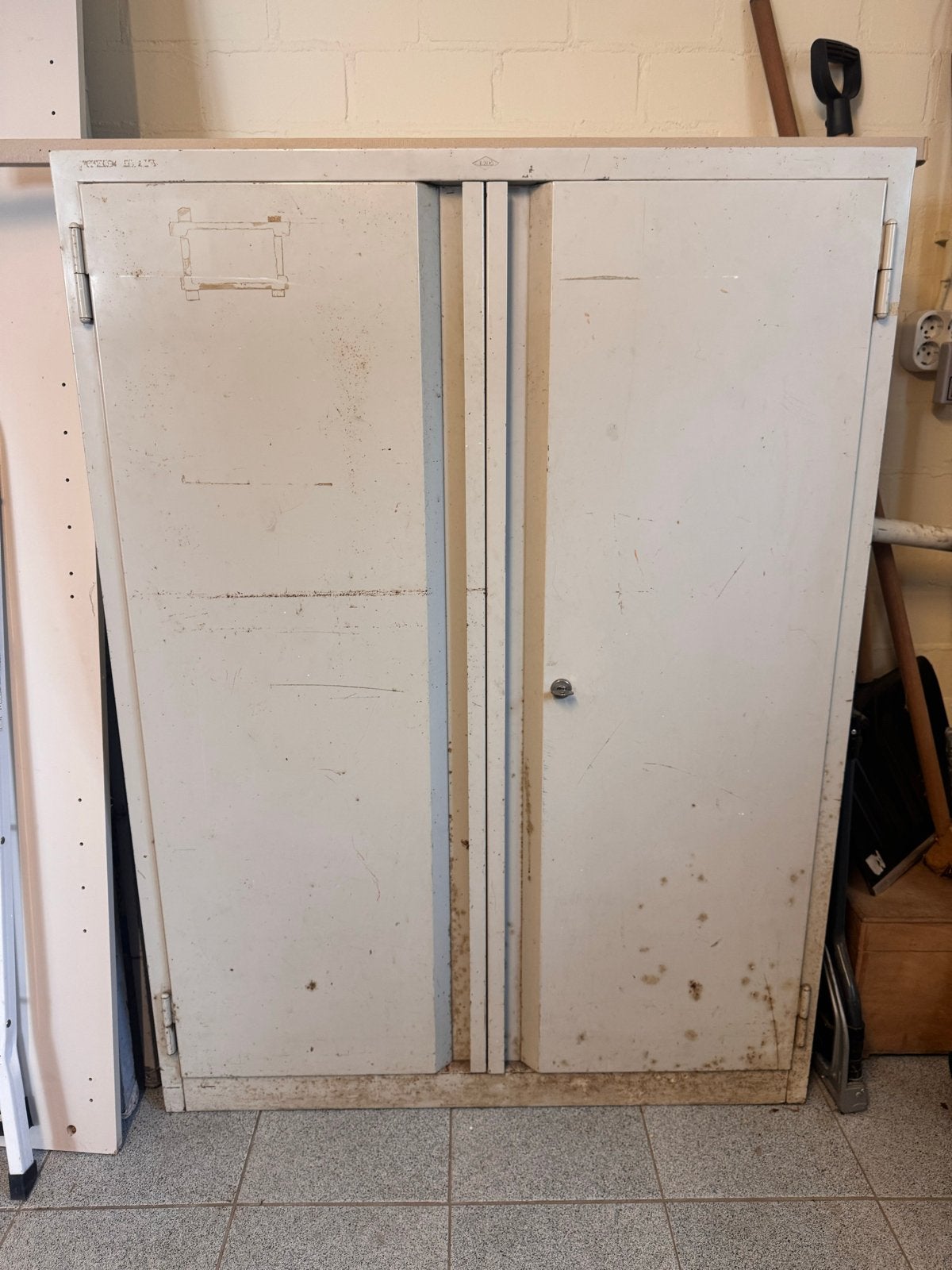 Grijze stalen kast met sleutel (100x45x135cm), Huis en Inrichting, Ophalen, Gebruikt