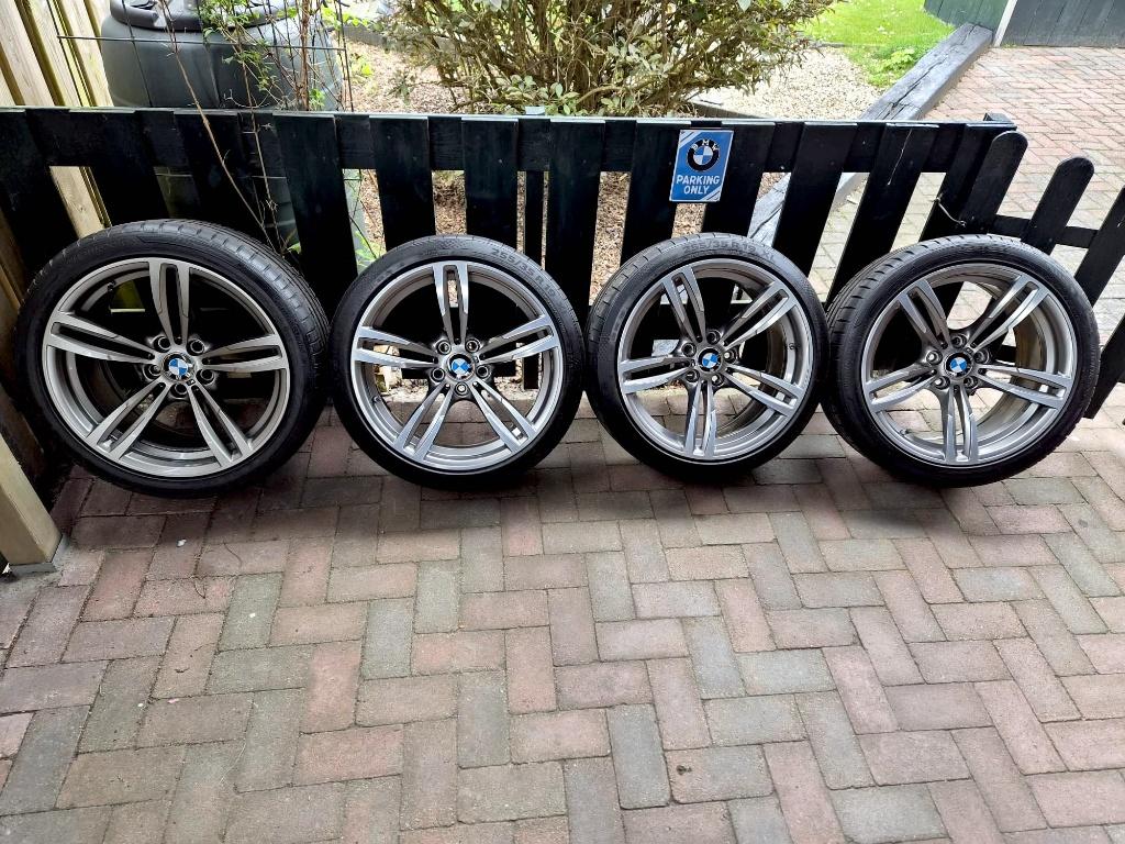 Set Originele BMW 437M 19” forged velgen incl. banden, Auto-onderdelen, Gebruikt, 255 mm, Banden en Velgen, Personenwagen