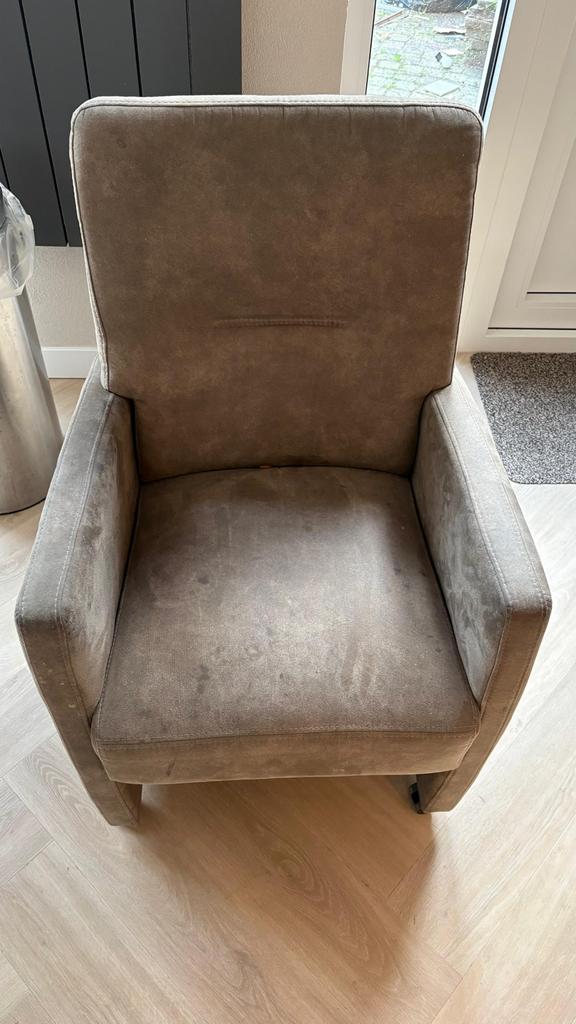 Gratis af te halen 4 eetkamer stoelen, Huis en Inrichting, Ophalen of Verzenden, Zo goed als nieuw, Stof, 50 tot 75 cm