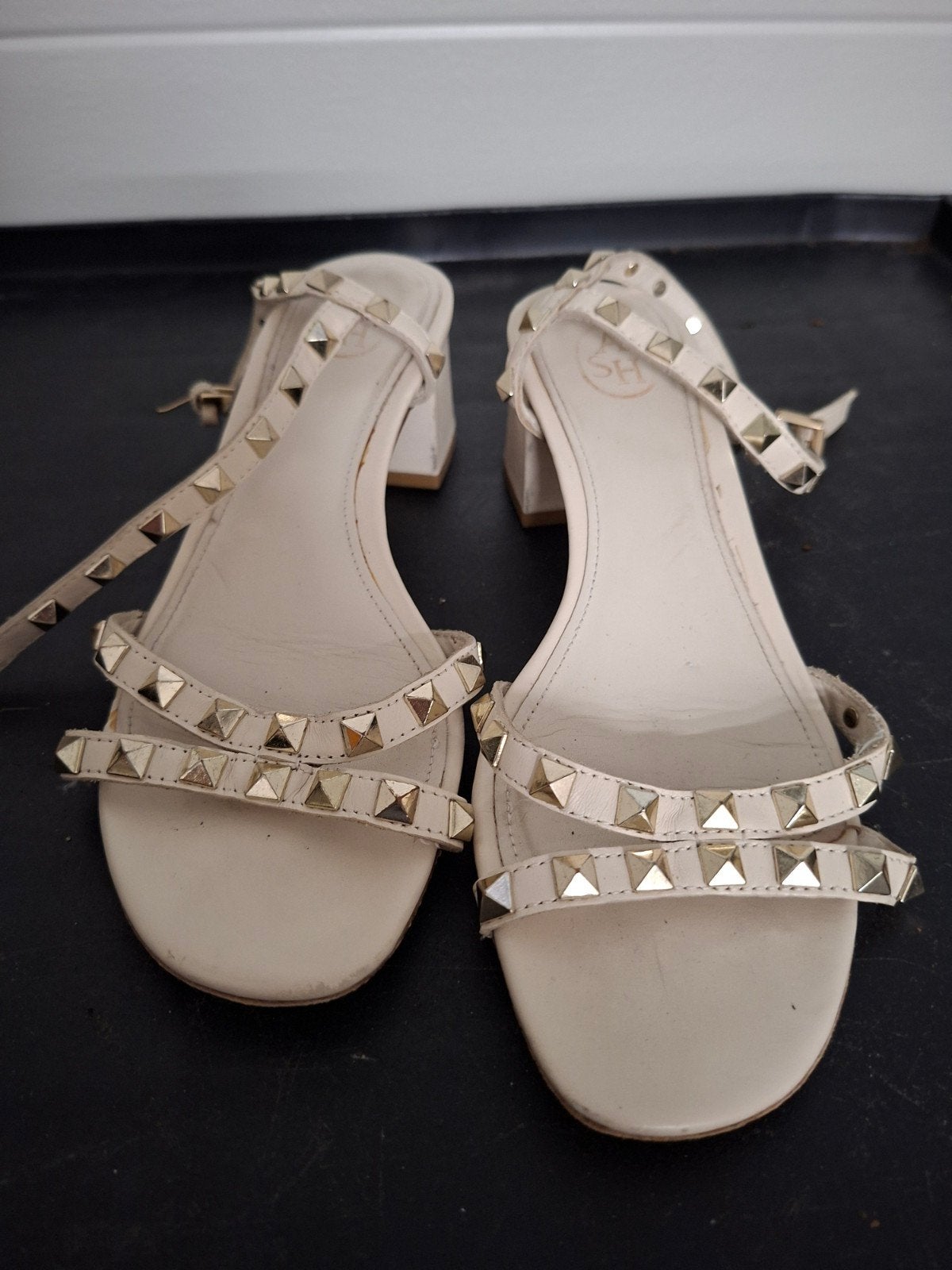 Ash Sandalen Maat 37 - Crème met Studs, Ash, Beige, Gedragen, Sandalen of Muiltjes