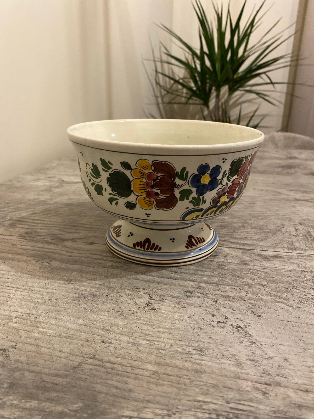 Decoratieve kom met bloemen en vogelmotief, Antiek en Kunst, Ophalen of Verzenden