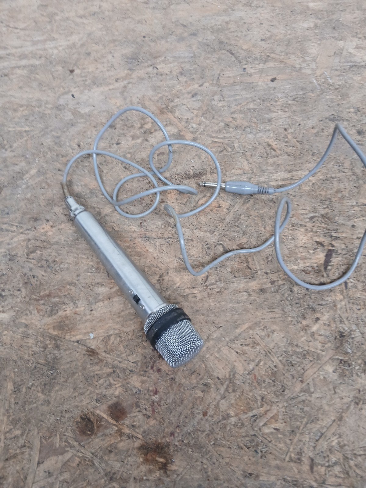 Vintage Microfoon met Kabel - Gebruikt, Muziek en Instrumenten, Microfoons, Gebruikt, Onbekend, Ophalen of Verzenden, Onbekend