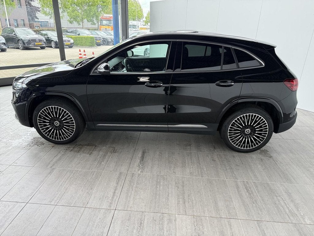 Mercedes-Benz EQA 300 4MATIC AMG Line 67 kWh | Premium pakke, Auto's, Mercedes-Benz, Automaat, 228 pk, Zwart, Zwart