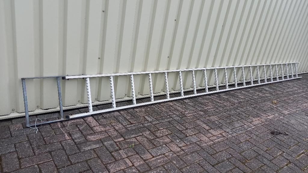 Brand Trap. Dak trap. Ladder., Ophalen, Zo goed als nieuw, Ladder, 4 meter of meer