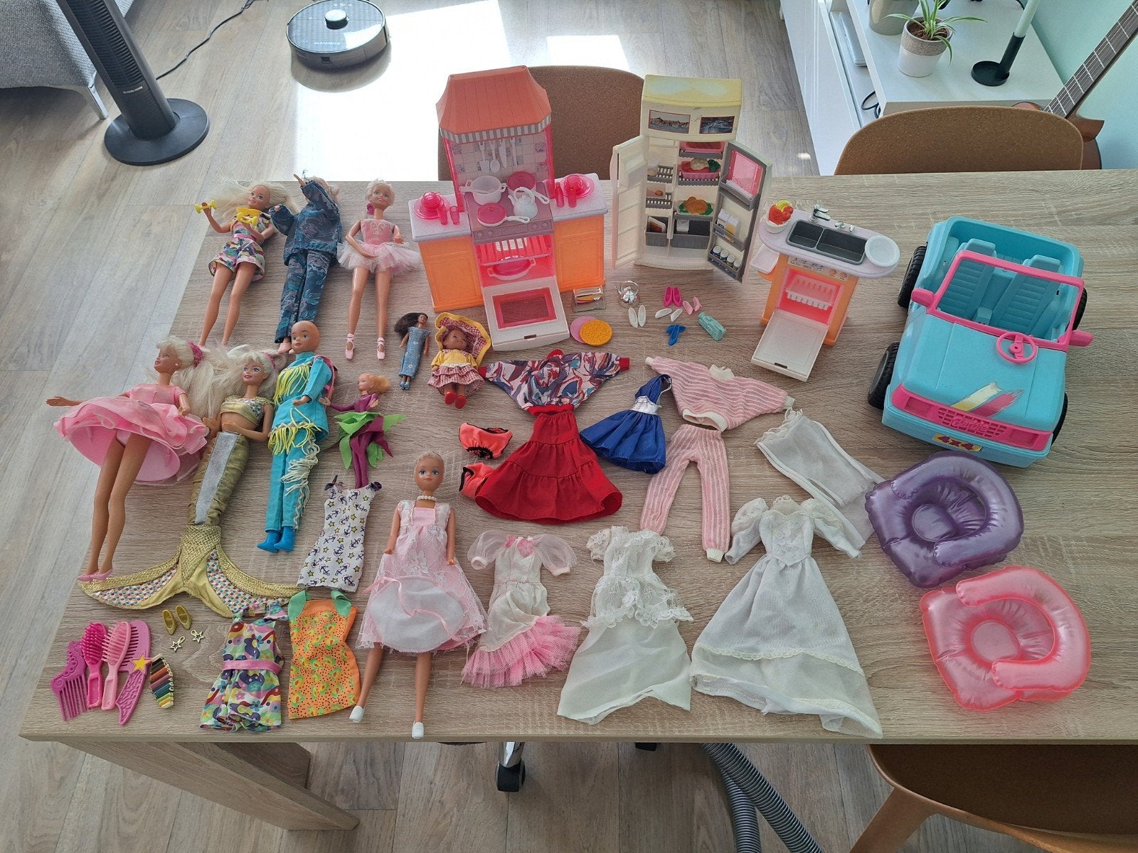 Set met Barbies (3 Mattel Barbies) en accessoires, Ophalen of Verzenden, Gebruikt, Barbie